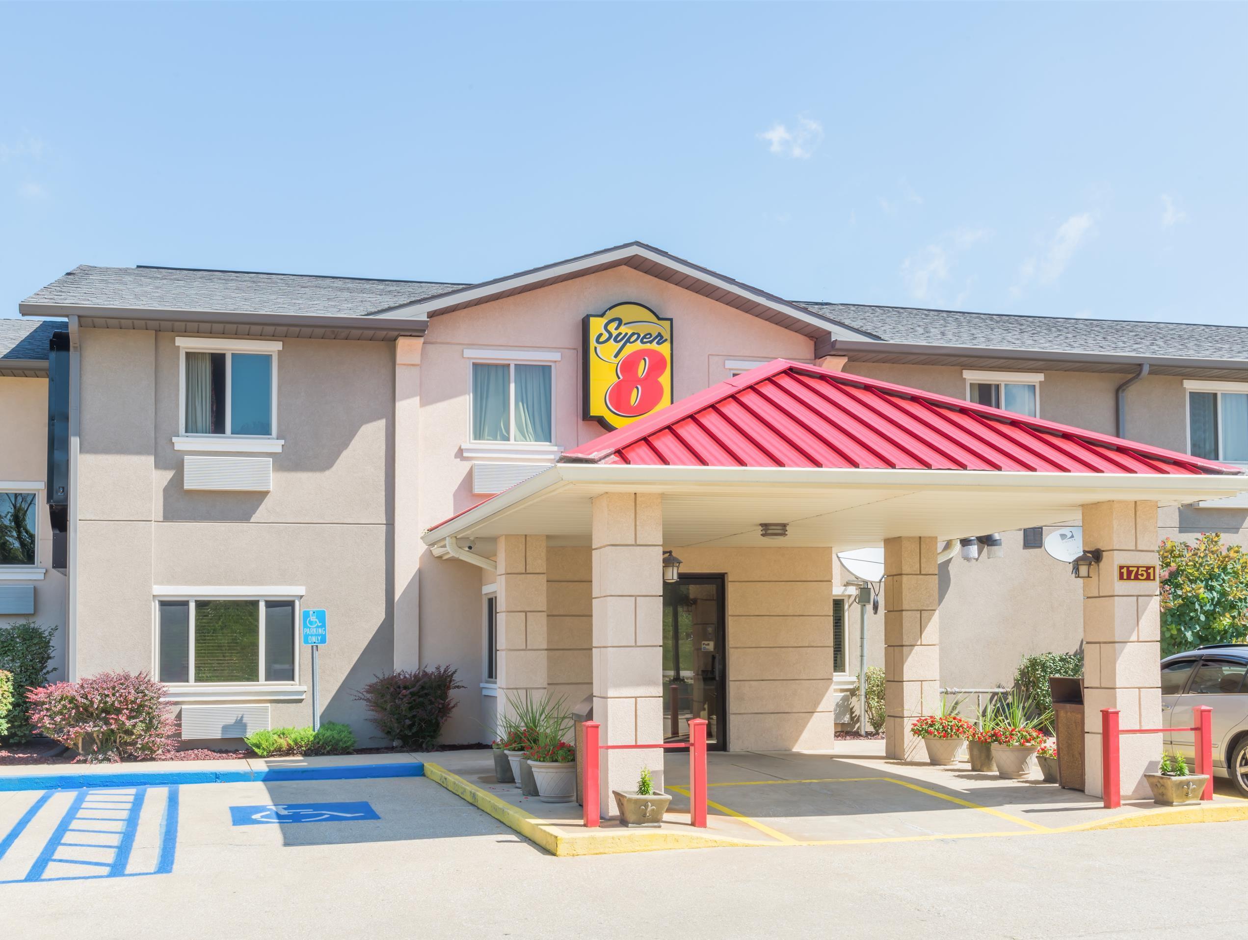 Super 8 By Wyndham Bloomington University Area Buitenkant foto