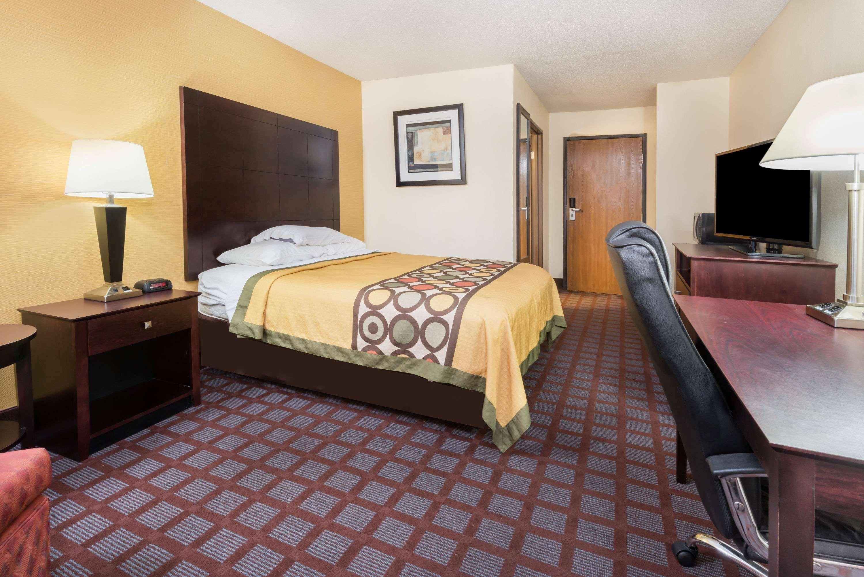 Super 8 By Wyndham Bloomington University Area Buitenkant foto
